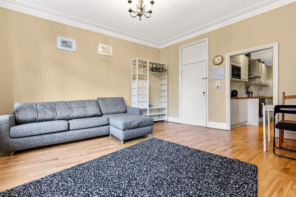 Central 1 bedroom Flat in the Heart of Richmond