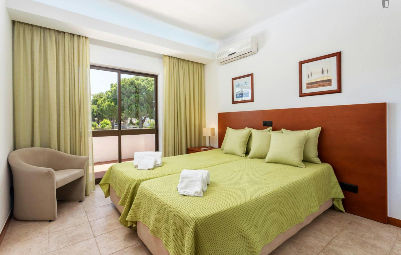Trendy sunny 1-bedroom apartment with terrace not far from Marina de Vilamoura