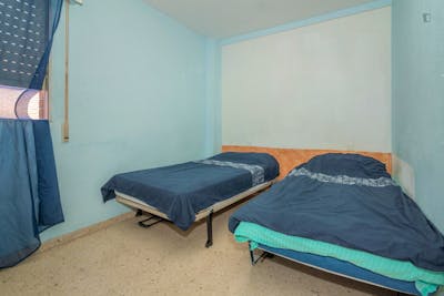 Affordable twin bedroom not far from Parc de lo Morant