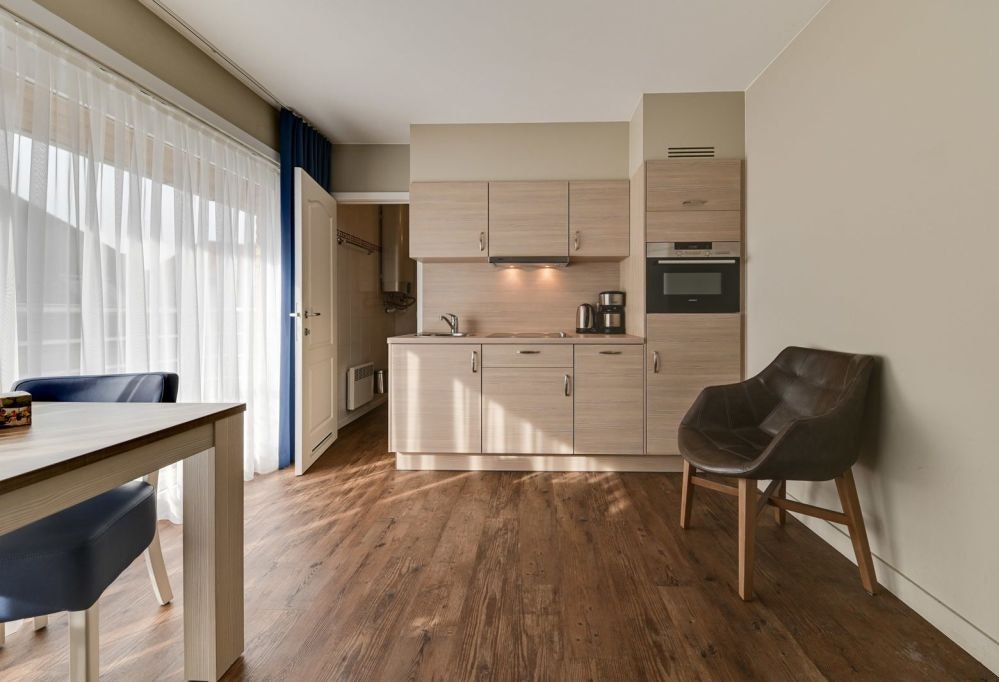 1-2 persons studio with ensuite bathroom and kitchen