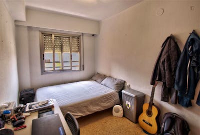 Double bedroom in a student flat, in Ciutat Jardí  - Gallery -  1