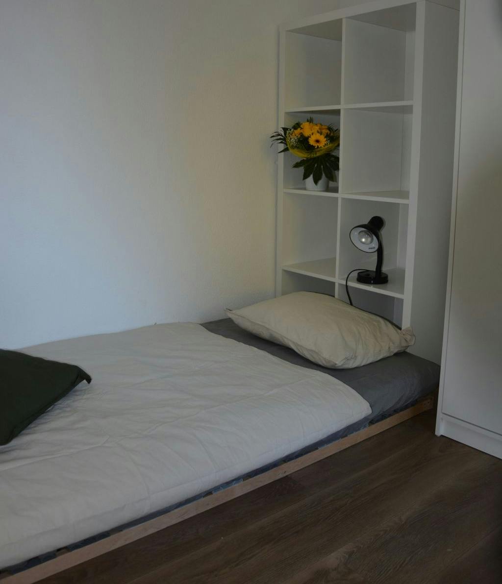 Quiet, furnished room in a shared flat