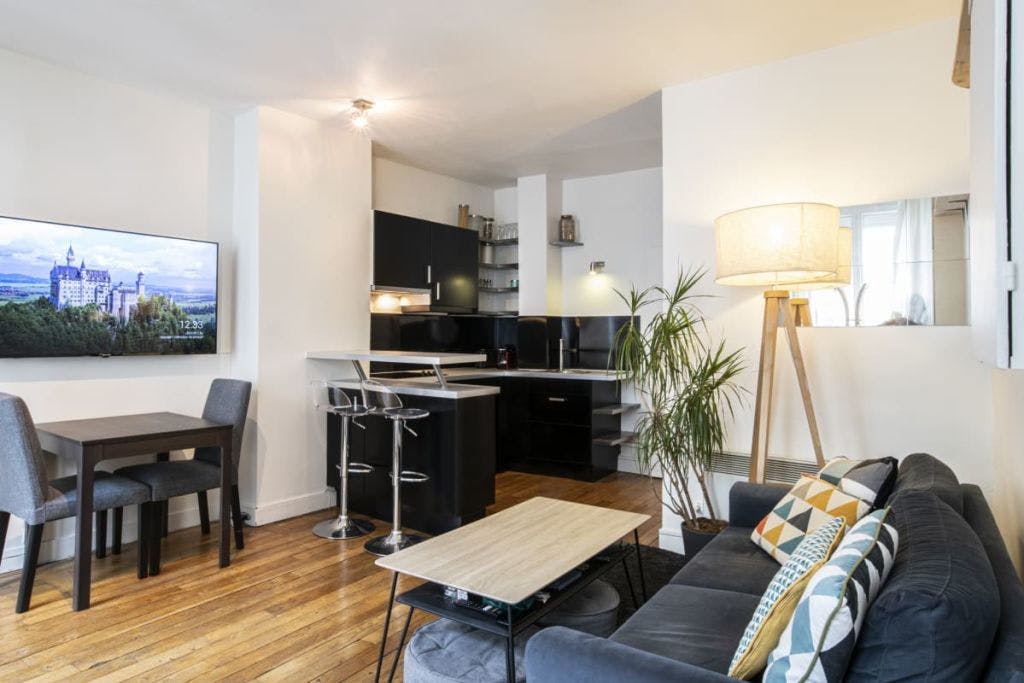 A Beautiful 1-BR/1BA in Montorgueuil