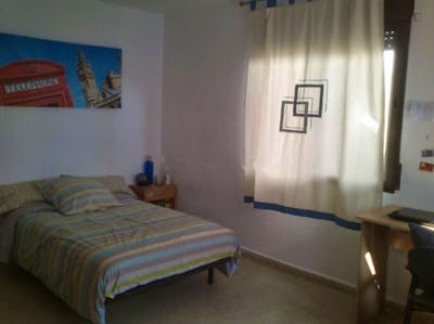 Luminous Single Bed Bedroom close to Moncada-Alfara Metro  - Gallery -  2