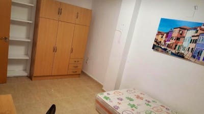 Cosy Single Bed Bedroom close to Moncada-Alfara Metro  - Gallery -  1