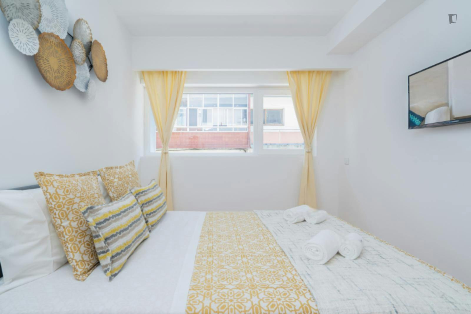 Luminous 1-bedroom apartment with balcony near Câmara Gaia metro station