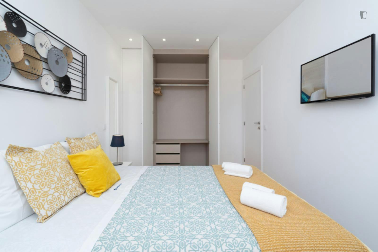 Sweet 1-bedroom apartment with balcony and garage near Câmara Gaia metro station