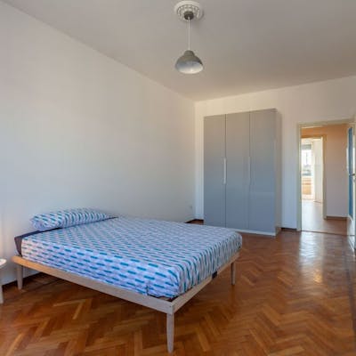 Recently Renovated Bright Room with AC in Well-Connected Shared Apartment 