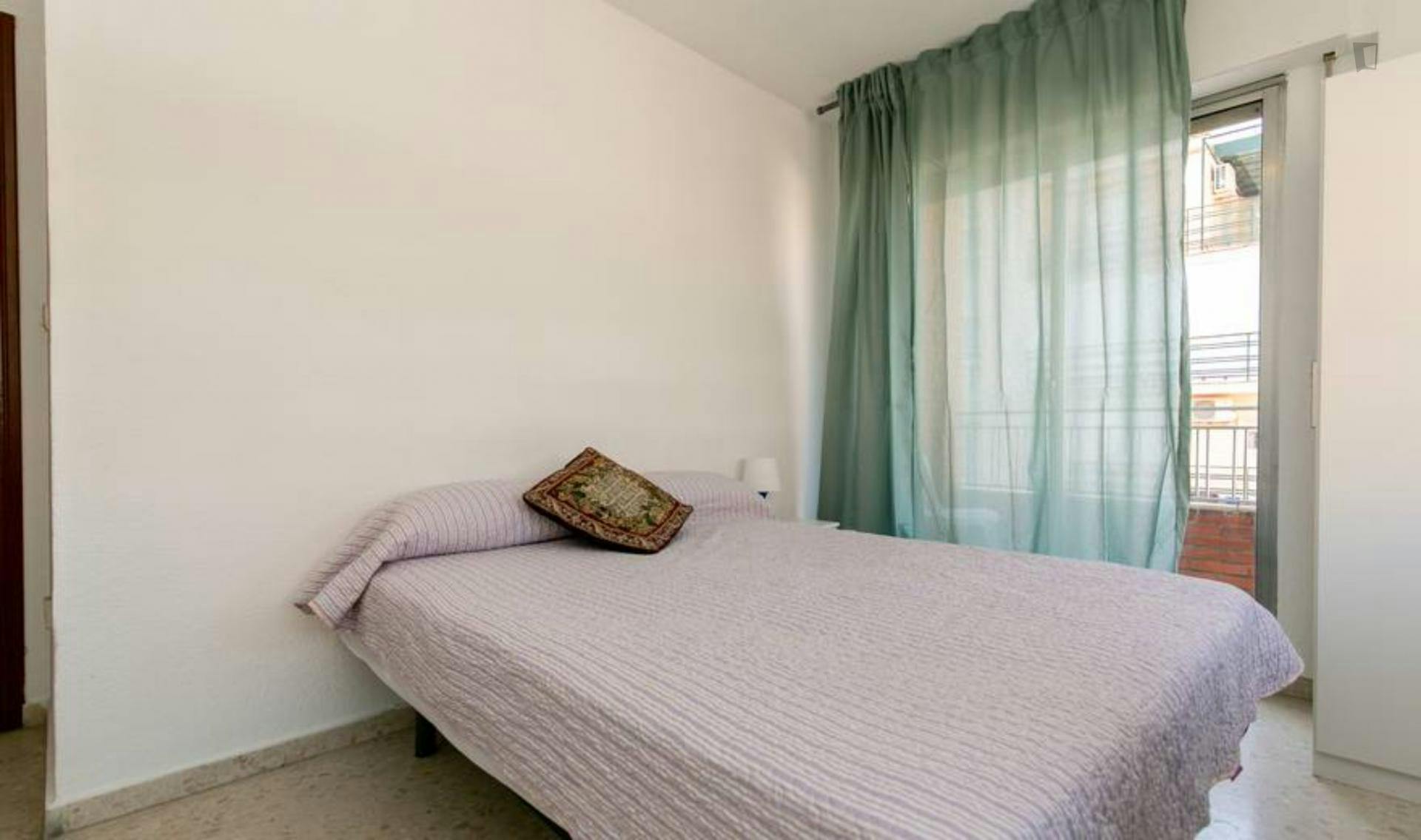 Double bedroom with a balcony, in Camino de Ronda