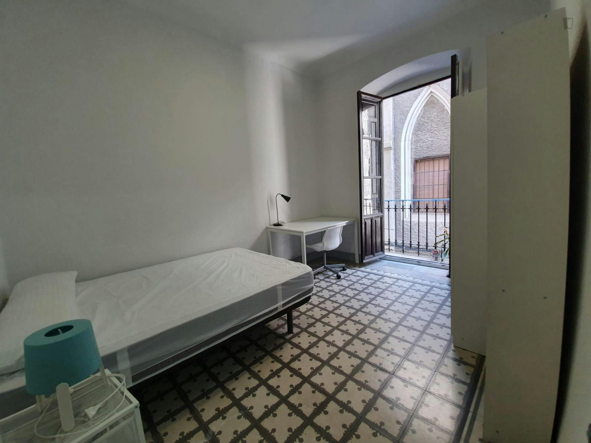 Comfy double bedroom in the center of Granada