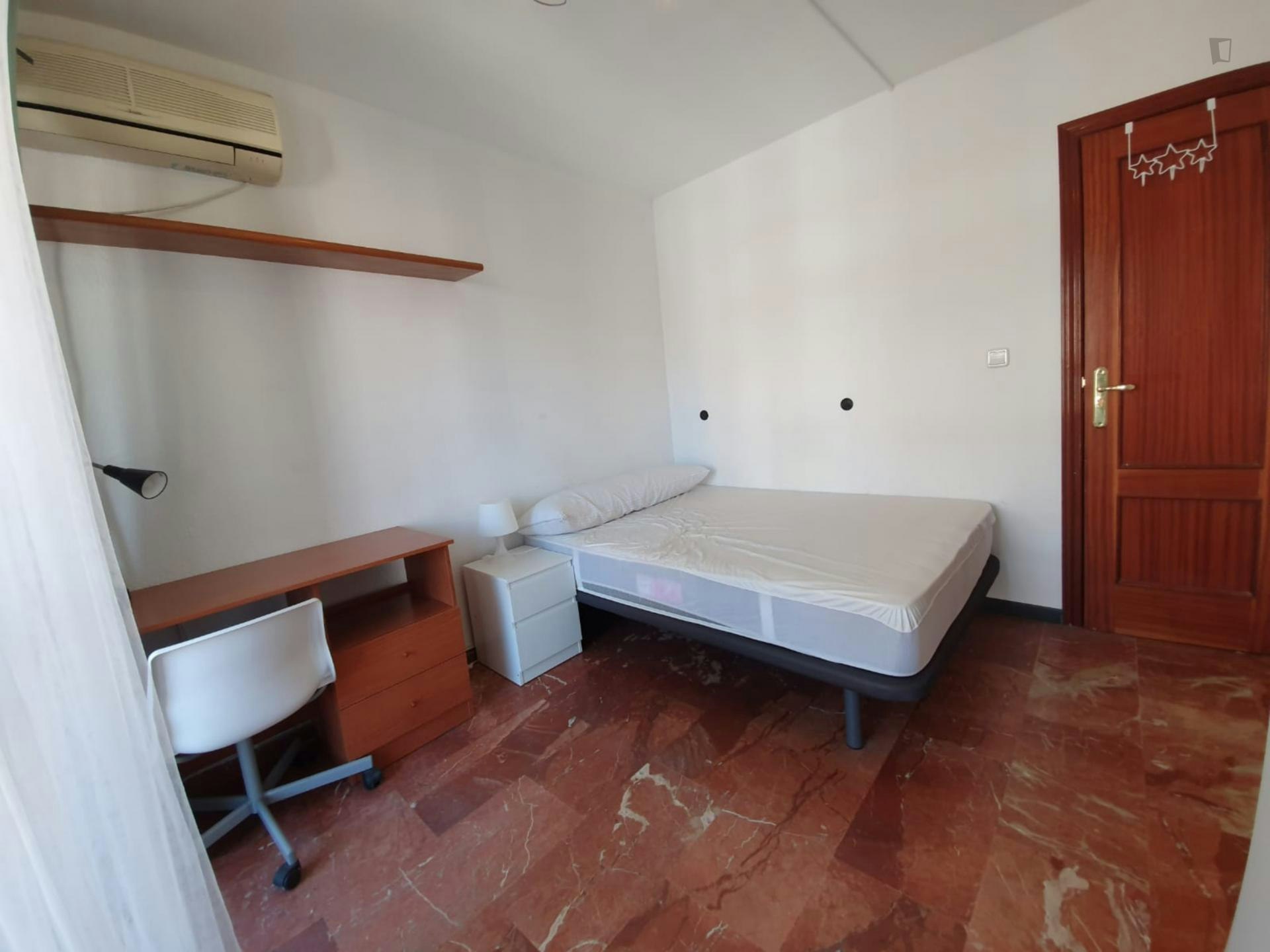 Breezy double bedroom in Camino de Ronda