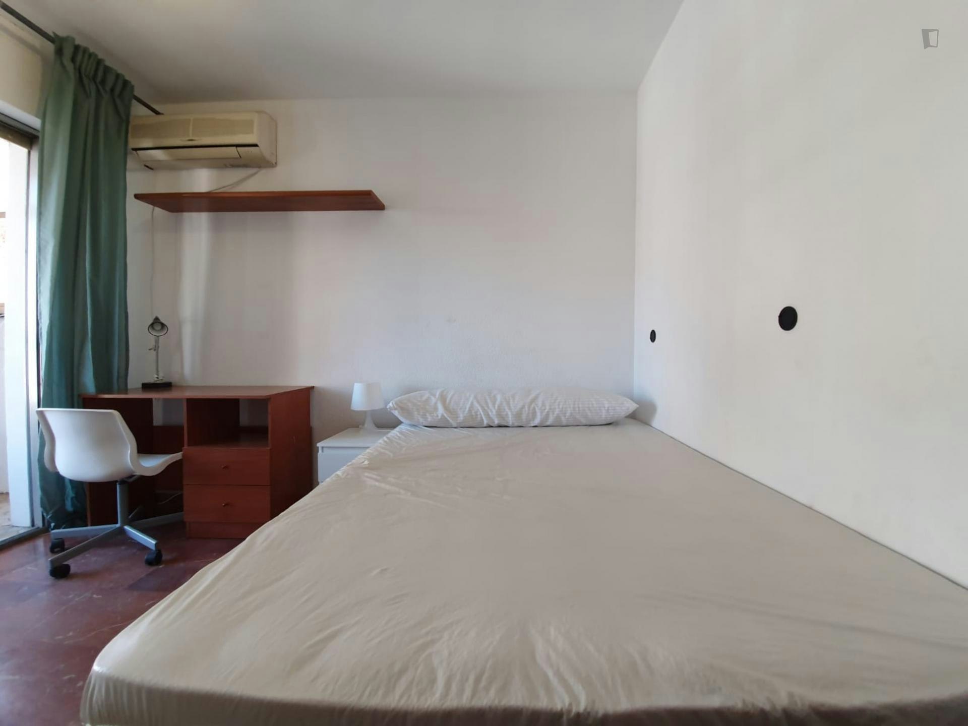 Breezy double bedroom in Camino de Ronda