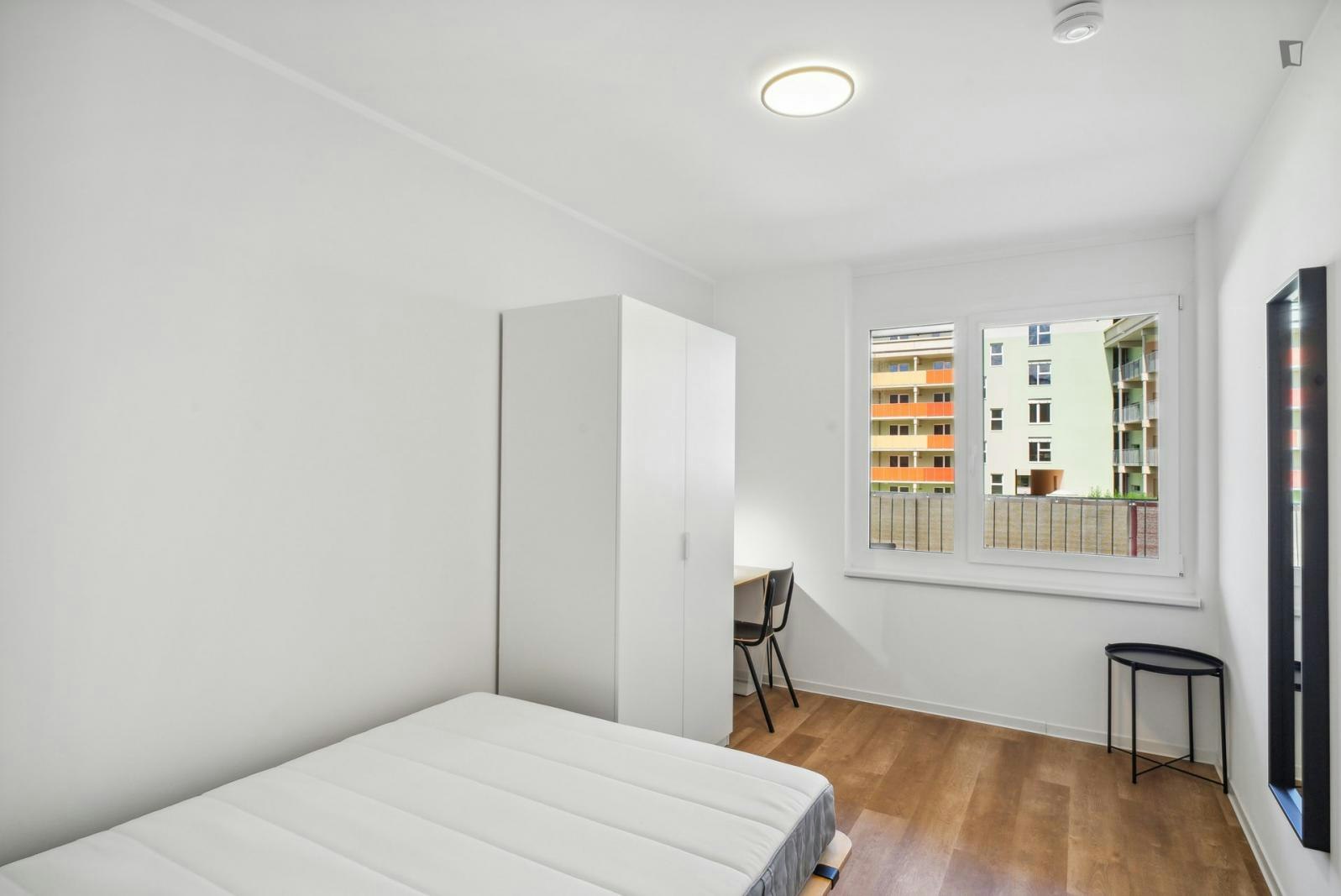 Neat and cosy single bedroom on the west side of the Mur