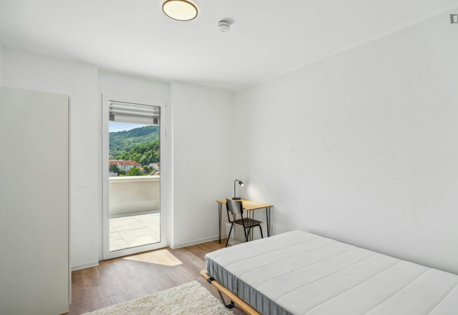 Single bedroom with a balcony, in Algersdorf