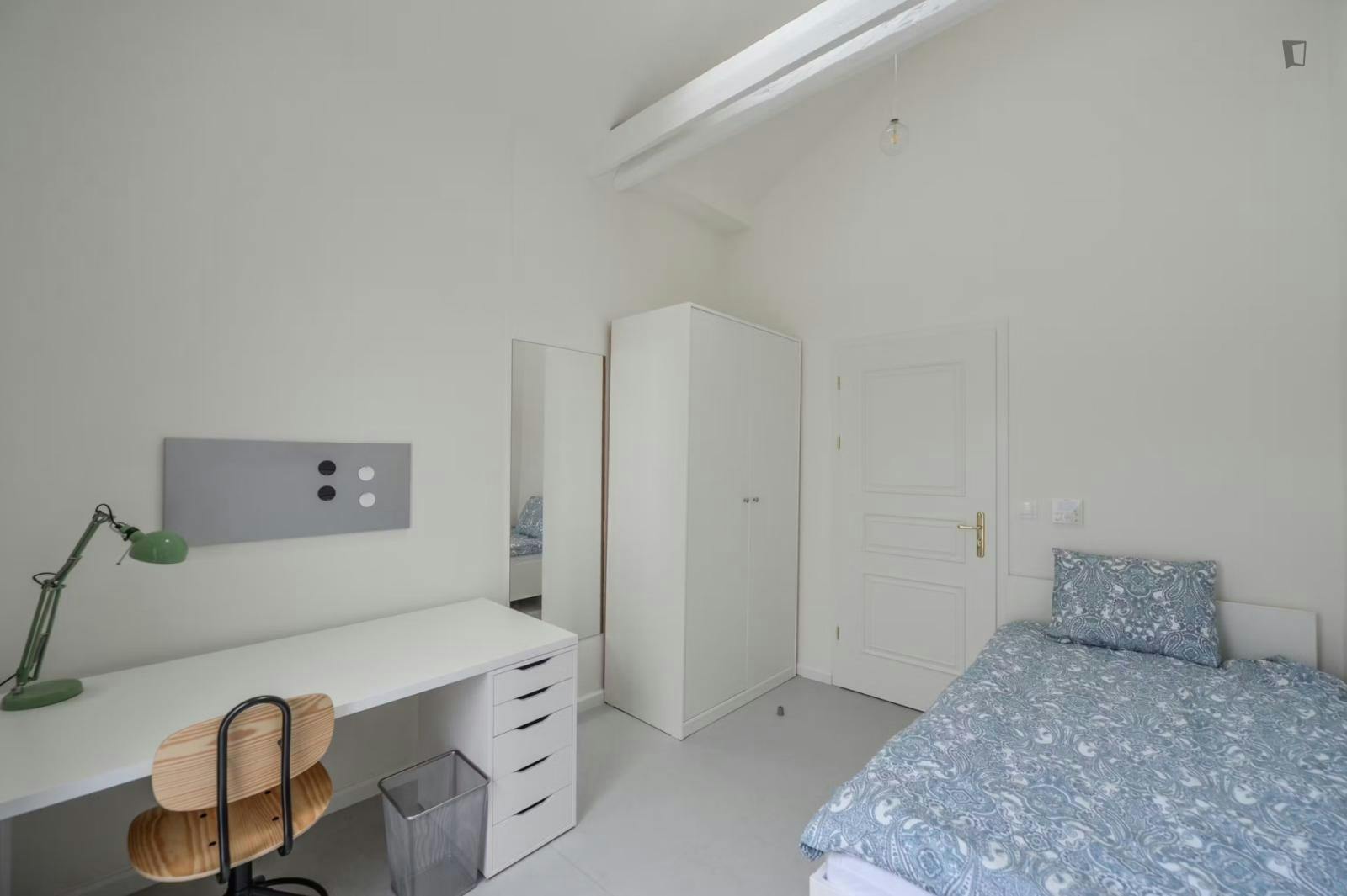Smart and cosy single bedroom in Malá Strana