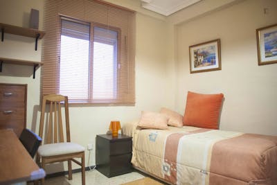 Pleasant single bedroom in a 3-bedroom apartment, in Mairena del Aljarafe  - Gallery -  2