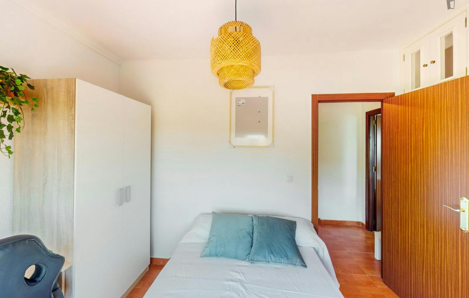 Appealing single bedroom with balcony