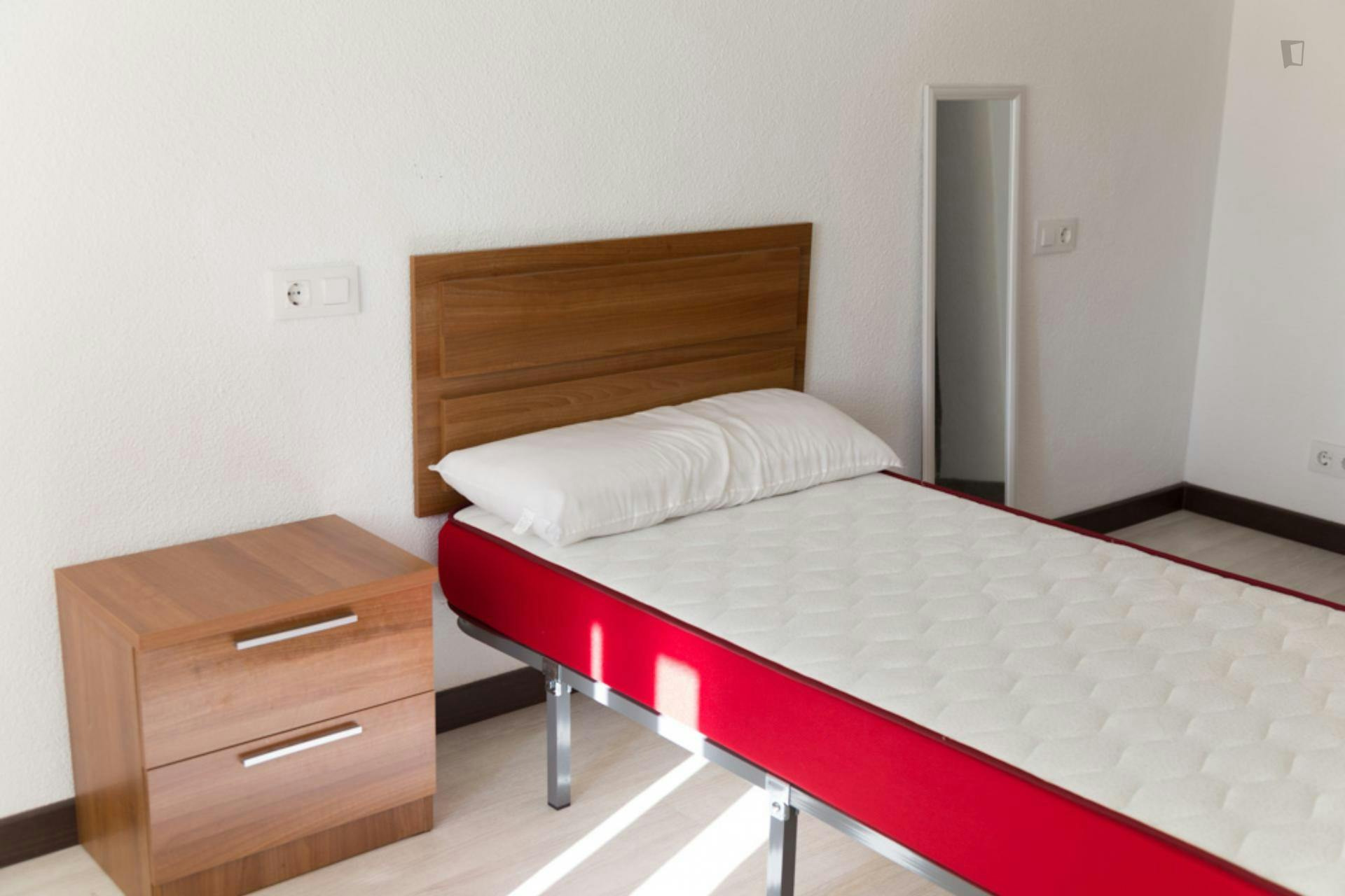 Cool single bedroom in Salamanca center