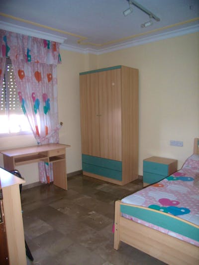 3 bedroom apartament, in Granada in C/ Sag. Familia, only students, full course.