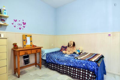 Bright and cosy single bedroom in a 4-bedroom apartment near Universidad Laboral