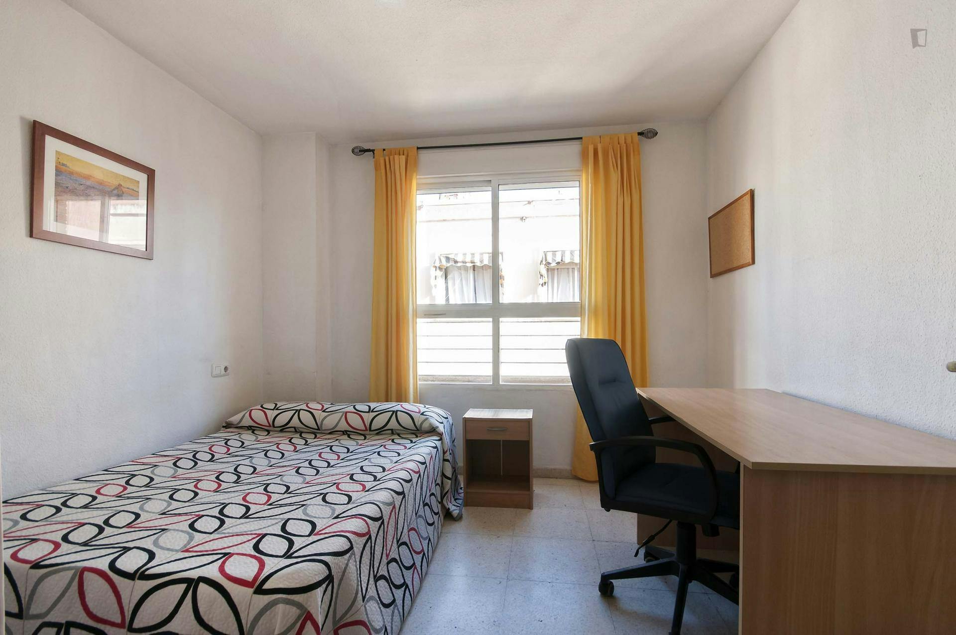 Double bedroom in a 6-bedroom apartment in Alicante