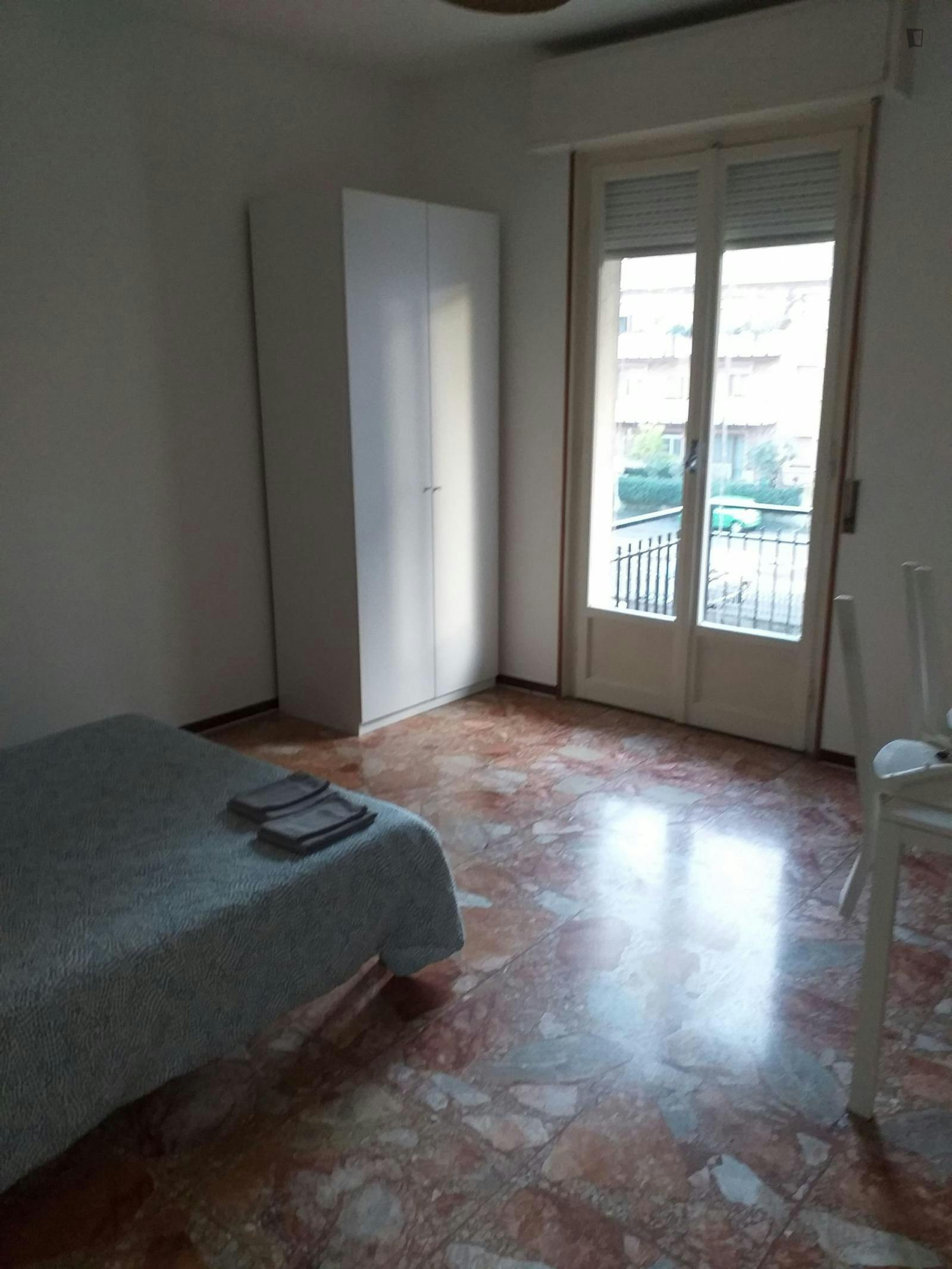Cosy Double Bedroom nearby Parma Train Station