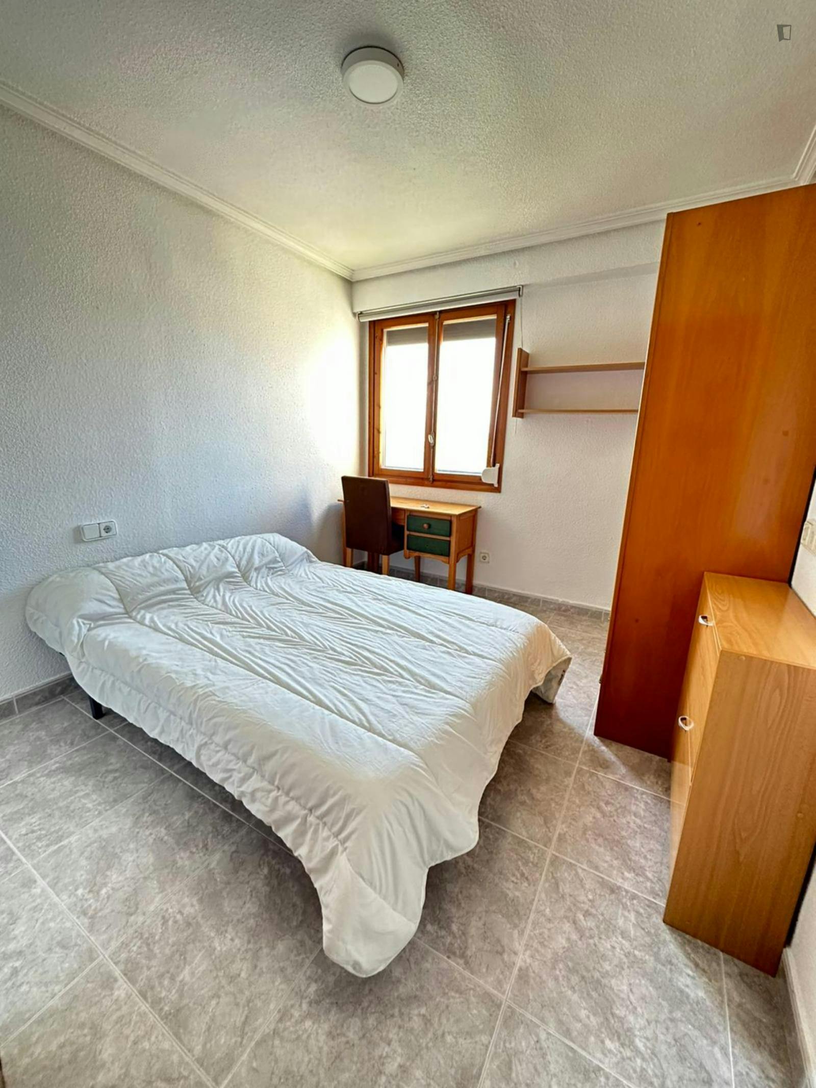 Bright double bedroom in Alicante close to Alacant Terminal train station