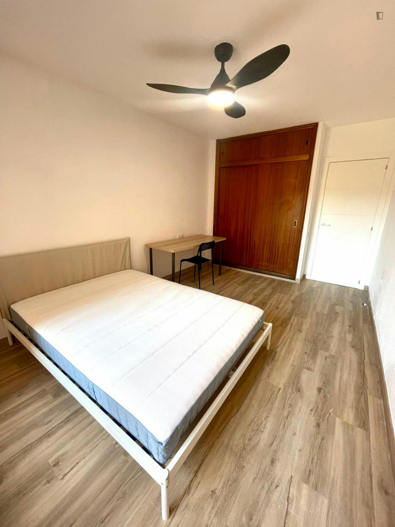 Spacious double bedroom in Alicante next to Marq-Castillo metro station