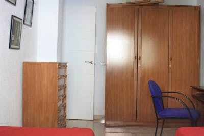 Twin bedroom in 3-bedroom apartment  - Gallery -  2
