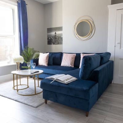 Stylish 2-Bed Apartment in Sittingbourne