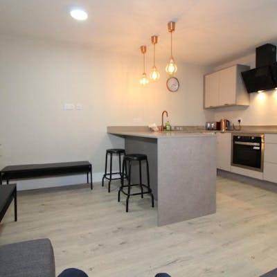 Modern 2 Bed City Centre Apartment