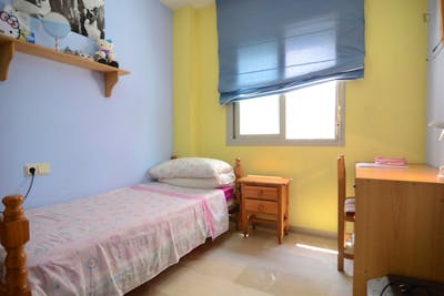 Snug single bedroom in Hacienda Bizcochero  - Gallery -  1
