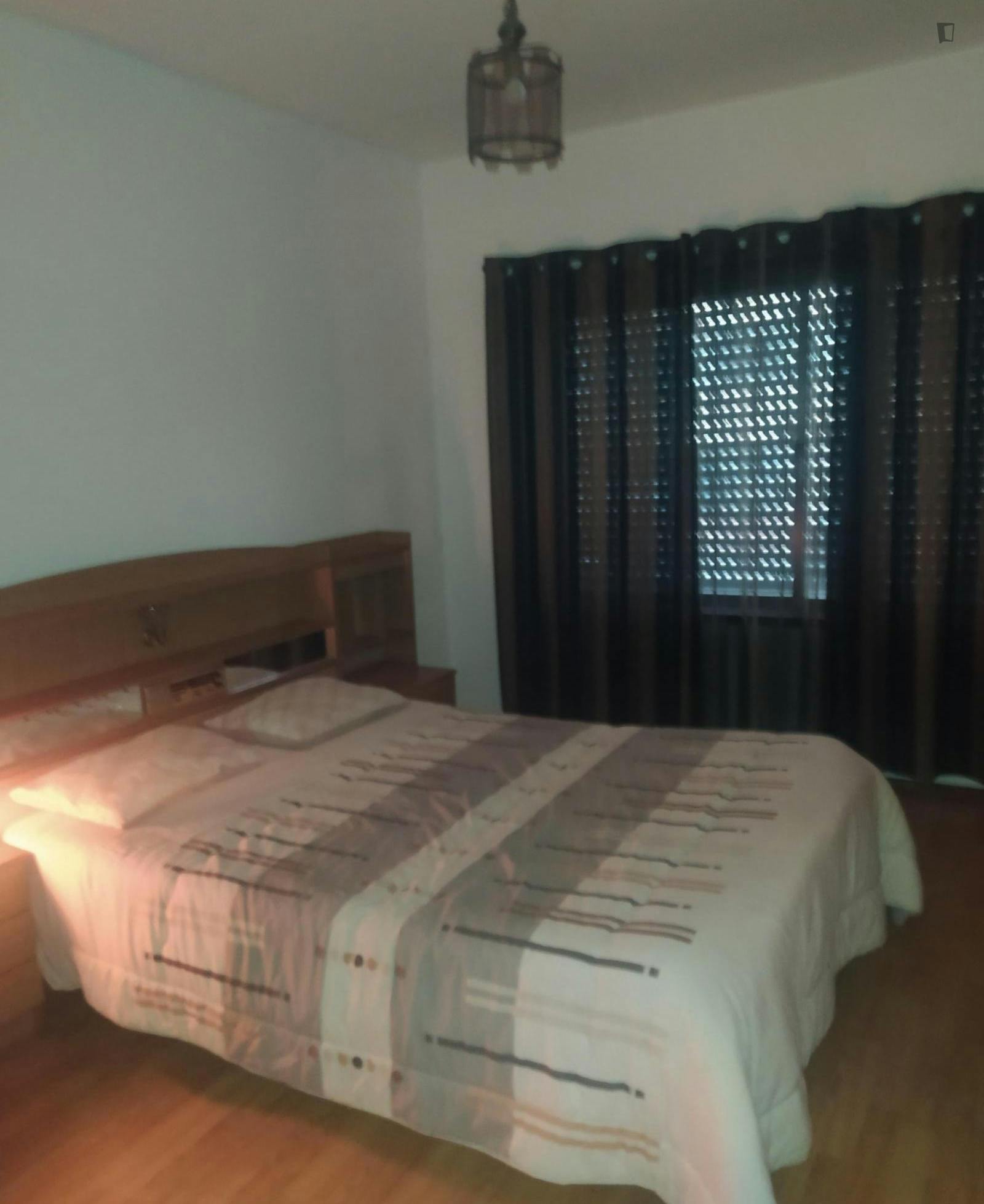 Pleasant double bedroom in Caldelas