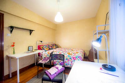 Tasteful double bedroom in a 3-bedroom flat, in Uribarri  - Gallery -  1