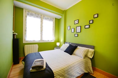 Double bedroom in 2-bedroom house  - Gallery -  2