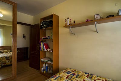 Single bedroom in a 4-bedroom apartment in a few blocks away from Escuela Universitaria de Enfermería y Fisioterapia  - Gallery -  3