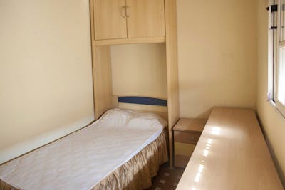 Single bedroom in a 5-bedroom flat in Bellavista  - Gallery -  2
