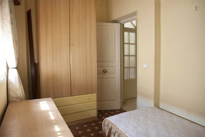 Single bedroom in a 5-bedroom flat in Bellavista  - Gallery -  3