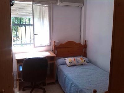 Cosy single bedroom near Facultad de Medicina