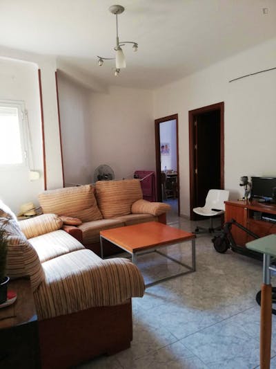 Double bedroom in a 3-bedroom flat near city center  - Gallery -  2