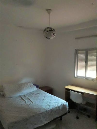 Double bedroom in a 3-bedroom flat near city center  - Gallery -  1