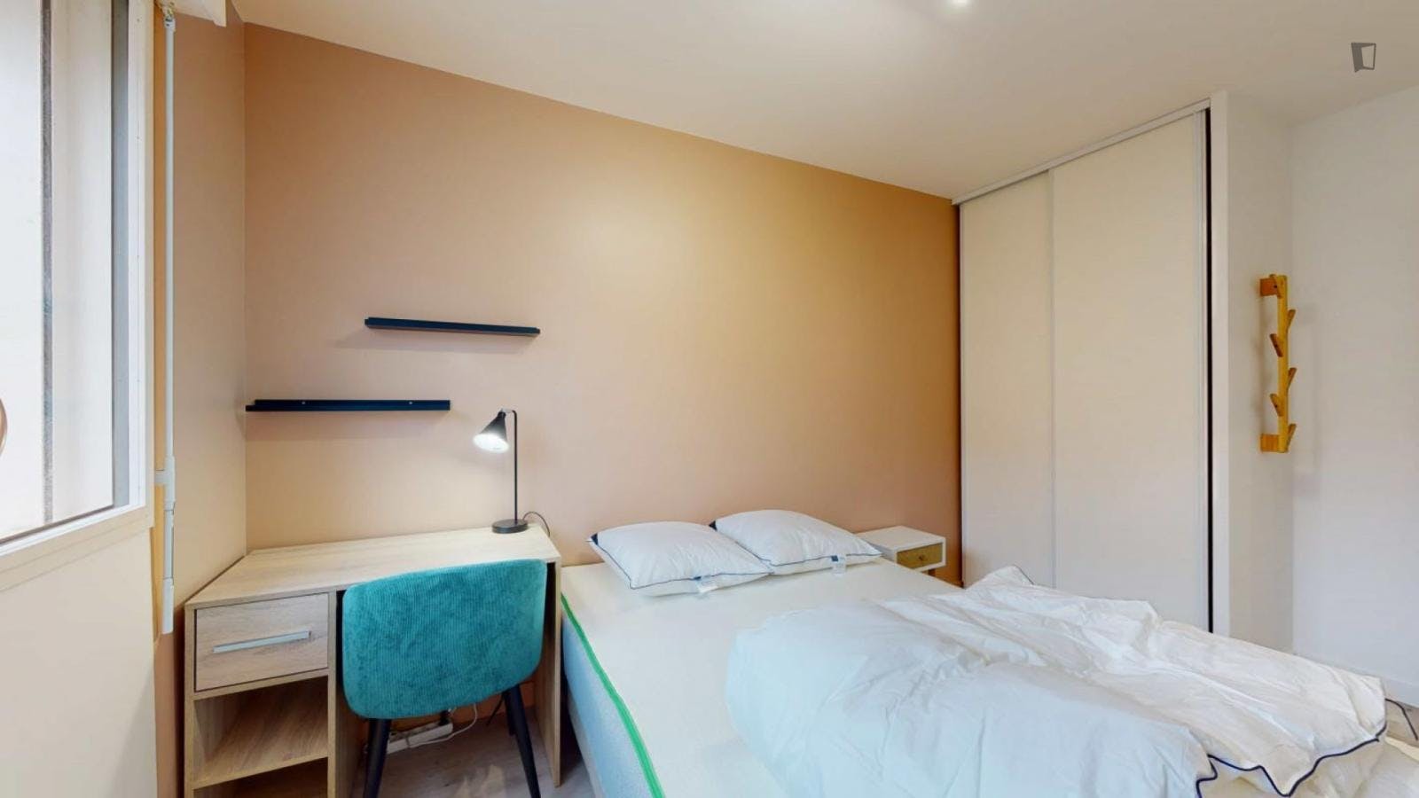 Comfy double bedroom close to Pont de Bezons