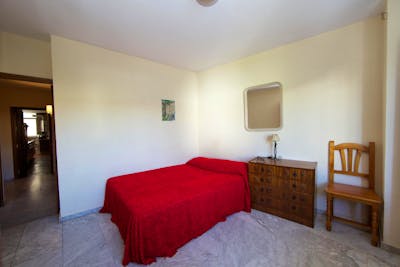 Lovely double bedroom in a 3-bedroom apartment near Universidad Pública de Córdoba  - Gallery -  3