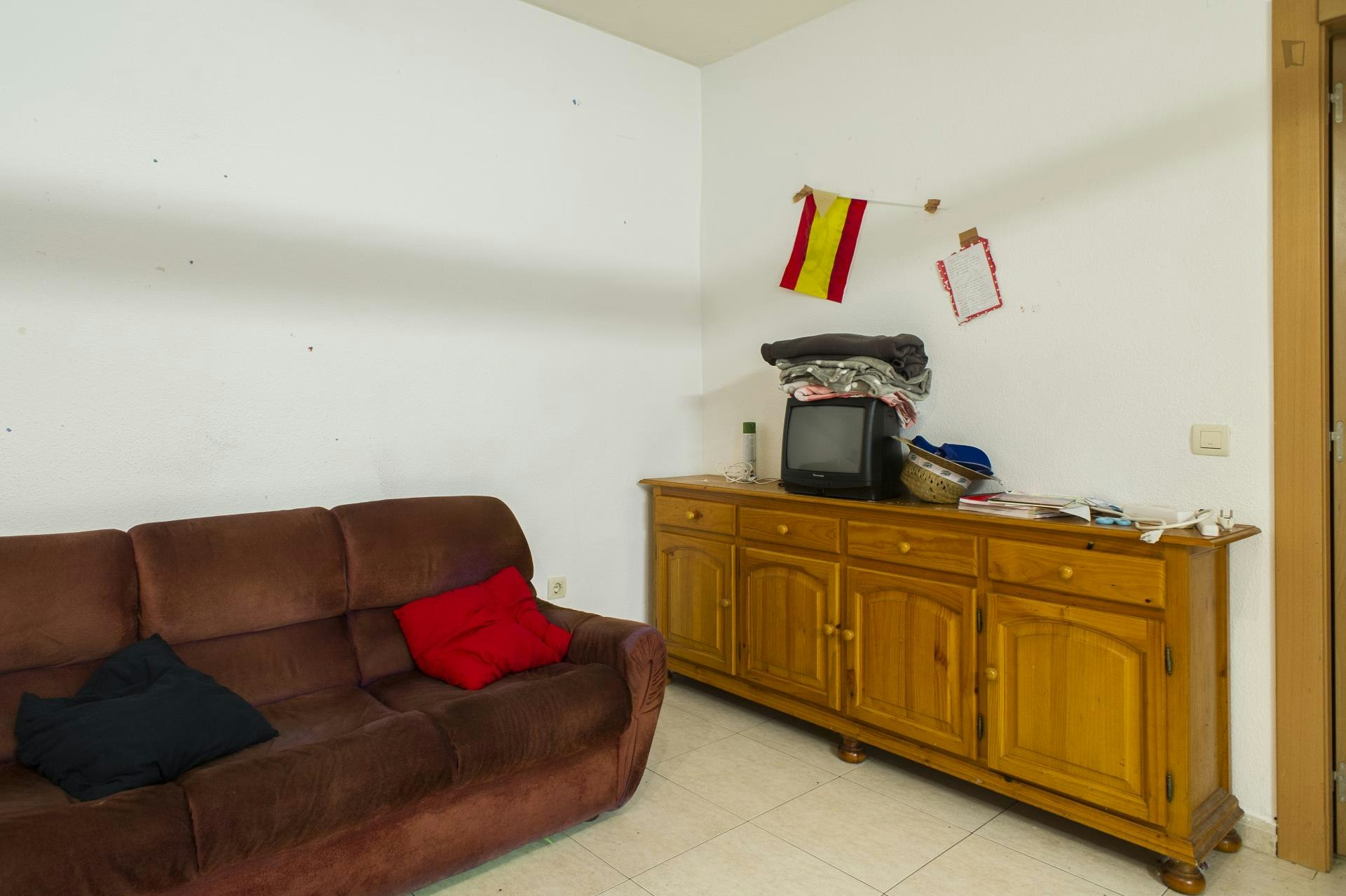 Snug single bedroom in a 6-bedroom flat, near Universidad De Salamanca
