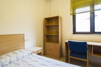 Snug single bedroom in a 6-bedroom flat, near Universidad De Salamanca  - Gallery -  1