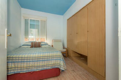 Nice double bedroom in a 3-bedroom apartment near Plaza de Castalla  - Gallery -  2