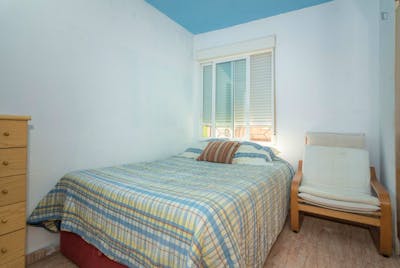 Nice double bedroom in a 3-bedroom apartment near Plaza de Castalla  - Gallery -  1