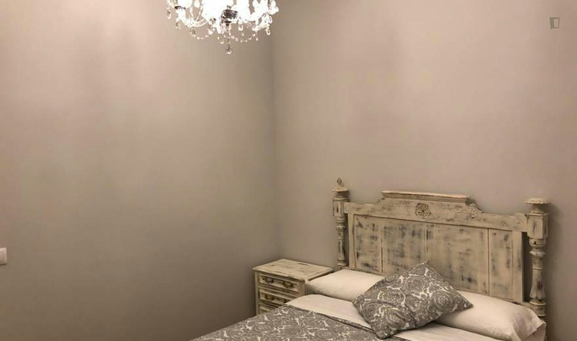 Very neat single bedroom in a 12-bedroom flat, in Porvenir