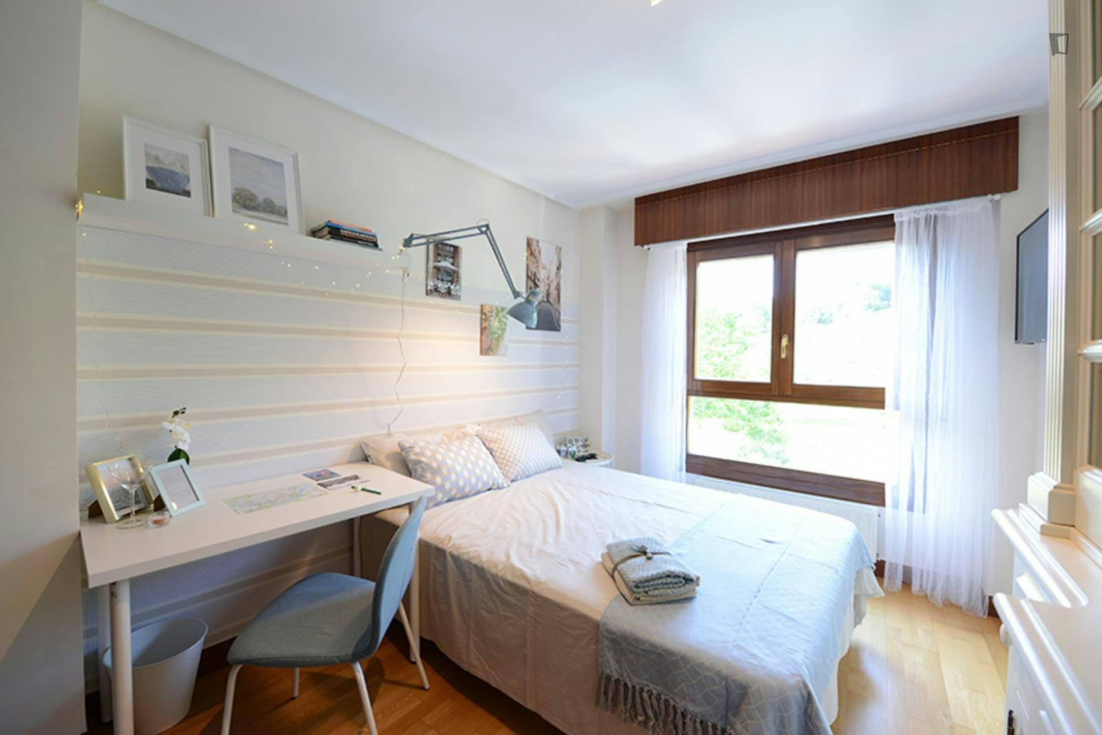 Appealing double bedroom in Mendible