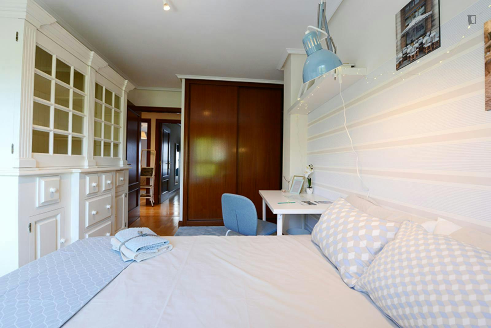 Appealing double bedroom in Mendible